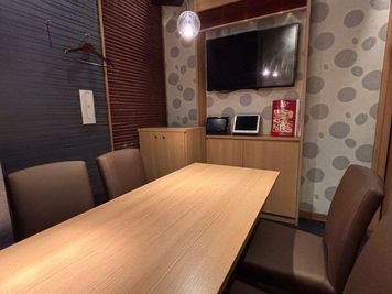 カラオケビッグエコー 名駅４丁目店 《1名用》テレワークルームの室内の写真