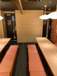 カラオケビッグエコー 名駅３丁目店 《9～10名用》会議・打ち合わせ用ワークルーム【サイズL】の室内の写真