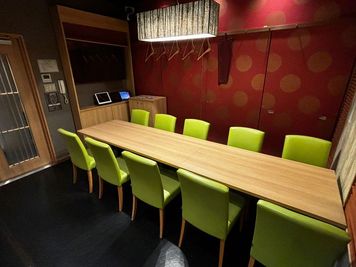 《5～8名用》【会議・打ち合わせに最適👩‍💻】電源/Wi-Fi完備/ソフトドリンク飲み放題付き☕️の完全個室！ - カラオケビッグエコー 名駅４丁目店