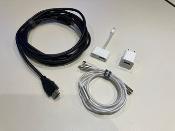 カラオケビッグエコー 秋葉原電気街口駅前店 《5～8名用》会議・打ち合わせ用ルーム【サイズM】の室内の写真