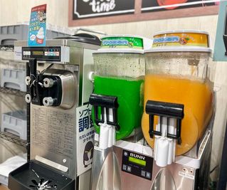 カラオケビッグエコー 秋葉原電気街口駅前店 《5～8名用》会議・打ち合わせ用ルーム【サイズM】の室内の写真