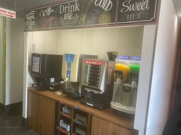 カラオケビッグエコー 高田馬場駅前店 《2～4名用》会議・打ち合わせ用ルーム【サイズS】の室内の写真