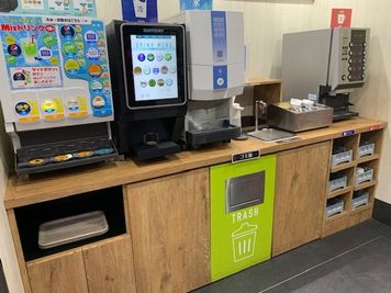 カラオケビッグエコー 二子玉川駅前店 《9～10名用》会議・打ち合わせ用ワークルーム【サイズL】の室内の写真