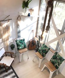 リビングでゆっくり楽しめます - THE GREEN LIFE フォトジェニックでルーズな山小屋の室内の写真