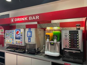 カラオケビッグエコー 海浜幕張店 《2～4名用》会議・打ち合わせ用ルーム【サイズS】の室内の写真