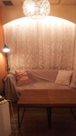 カラオケビッグエコー 新有楽町店 《5～8名用》会議・打ち合わせ用ルーム【サイズM】の室内の写真