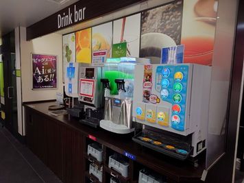 カラオケビッグエコー 渋谷道玄坂店 《9～10名用》会議・打ち合わせ用ワークルーム【サイズL】の室内の写真