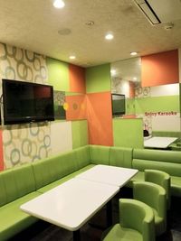 《9～10名用》【会議・打ち合わせに最適👩‍💻】電源/Wi-Fi完備/ソフトドリンク飲み放題付き☕️の完全個室！ - カラオケビッグエコー 中野通り店