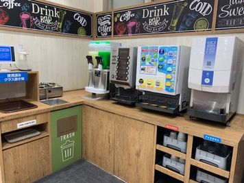 カラオケビッグエコー 三軒茶屋駅前店 《9～10名用》会議・打ち合わせ用ワークルーム【サイズL】の室内の写真