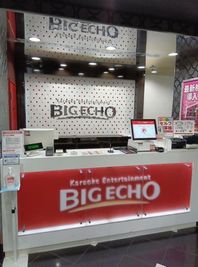 カラオケビッグエコー 五反田西口店 《9～10名用》会議・打ち合わせ用ワークルーム【サイズL】の室内の写真