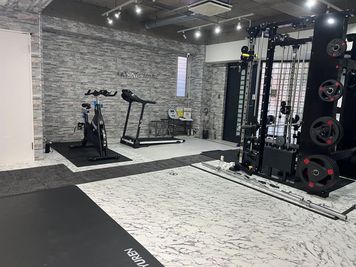 【五反田駅徒歩3分のプライベートジム】完全個室・広々34㎡・24時間営業・高品質マシン完備・有酸素マシン完備 - anyone space東五反田店