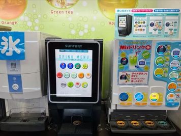 カラオケビッグエコー 横浜西口駅前本店 《5～8名用》会議・打ち合わせ用ルーム【サイズM】の室内の写真