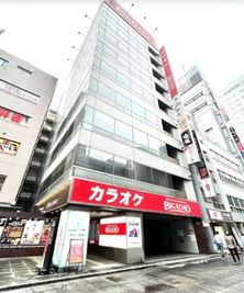 カラオケビッグエコー 秋葉原昭和通口店 《5～8名用》会議・打ち合わせ用ルーム【サイズM】の室内の写真