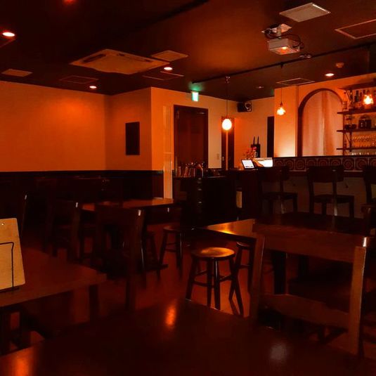 広くておしゃれなスペインバル - MARCHA