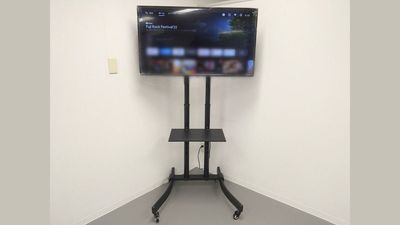 42型AndroidチューナーレスTV(キャスト可能) - シェア・スタジオ Bluebird《元町Aスタジオ》 レンタルサロンの室内の写真