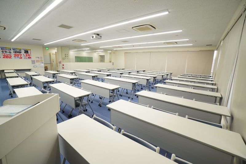 8階会議室 - 【英進館天神本館3号館レンタルスペース】