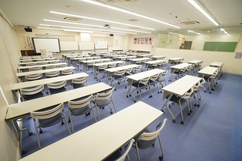 8階会議室 - 【英進館天神本館3号館レンタルスペース】