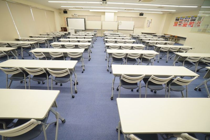 8階会議室 - 【英進館天神本館3号館レンタルスペース】