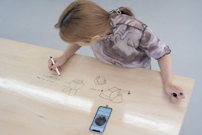 デスクはホワイトボードとして利用できるのでその場でメモが取れます☆ - ATELIER 【1名利用】ATELIER　レンタルサロンの室内の写真