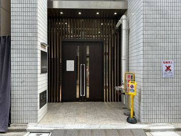 このビルの7階です！ - minoriba_恵比寿西二丁目店 レンタルサロン　スペース1の入口の写真
