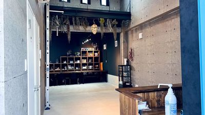 L字型49㎡ワンルーム、玄関から見たスペース内です。 - 玉井町ガレージハウスD号室 【49平方メートル全面利用可】atelier FUYURAの室内の写真