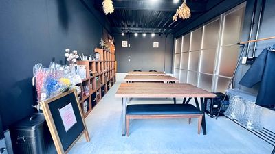 真ん中の扉で仕切ることも可能です。 - 玉井町ガレージハウスD号室 【49平方メートル全面利用可】atelier FUYURAの室内の写真