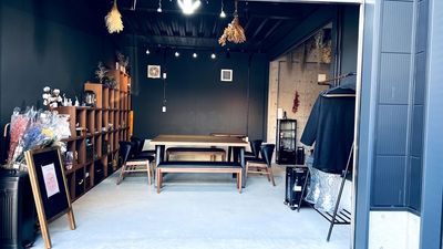 シャッター側から見たお部屋。レイアウトの仕方で色々な使い方が可能です。 - 玉井町ガレージハウスD号室 【49平方メートル全面利用可】atelier FUYURAの室内の写真