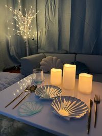 幻想的な雰囲気です。ロマンチックなキャンドルや、シェルのお皿もご準備しています♪ - Azur 心斎橋 Azur 心斎橋 (Mermaid Room)の室内の写真