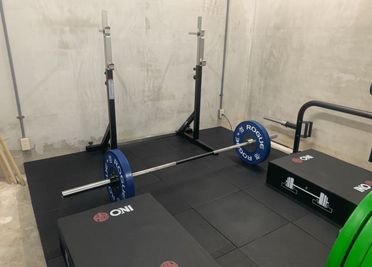 クッションをBOXとして利用可 - GORILLA HUB KOMAGOME | ゴリラハブ駒込 【2名まで】駒込駅徒歩6分の④ウエイトリフティングスペースの設備の写真
