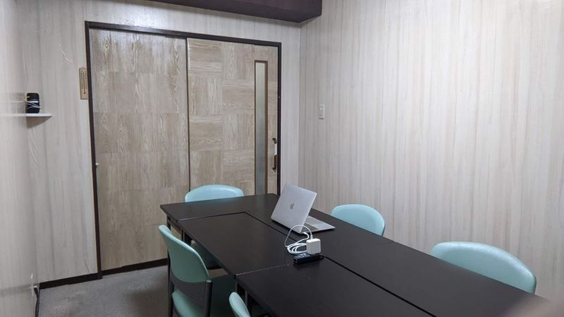 ミーティングルーム - 勉強カフェ博多プレース