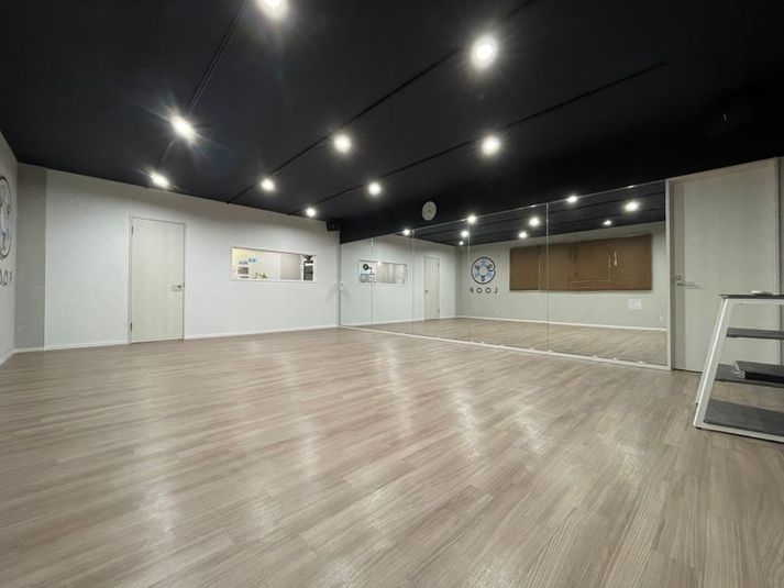 Dance studio LOOP 鏡、音響完備レンタルスタジオの室内の写真