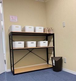 更衣室。貴重品入れのバスケットをご用意しています。 - 【女性専用】マシンピラティス スタジオOlulu　練馬3F 練馬区・豊島区【3台予約用】マシンピラティス スタジオOluluの設備の写真