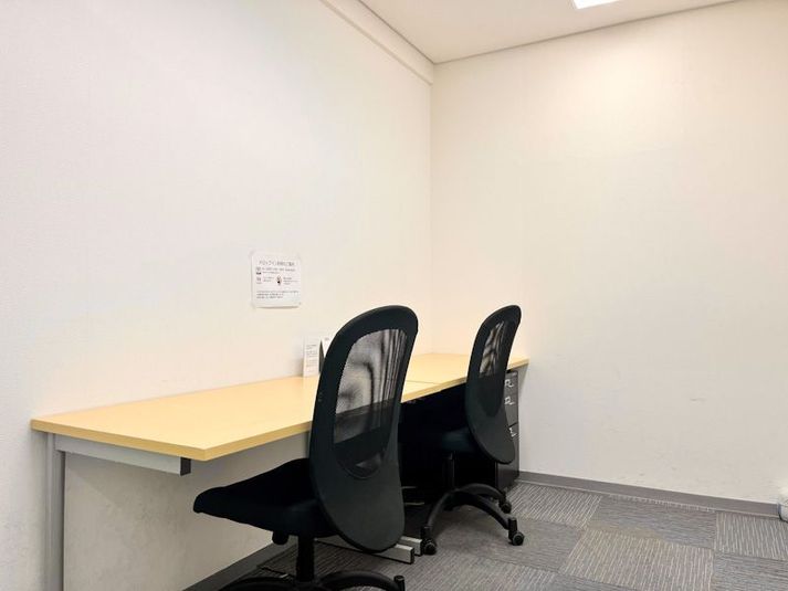 ゆったり座れるスペース！ - BAレンタルオフィス本町 完全個室(F)《1～2名用》の室内の写真