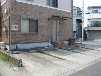 駐車スペース - 湘南中文學苑 2号館・中文學苑教室の外観の写真