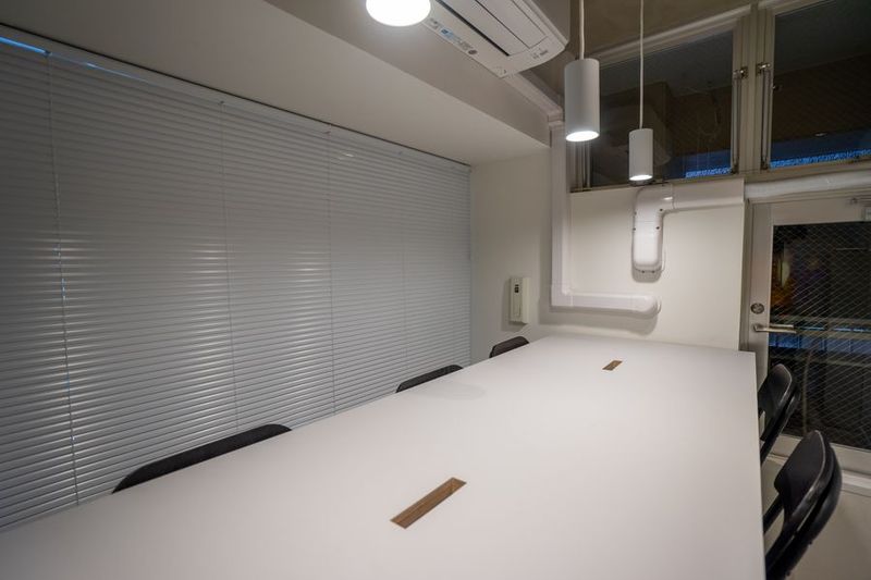 四ツ橋6名会議室 Centrum Meeting Room A - クリエイティブ ワークスペース