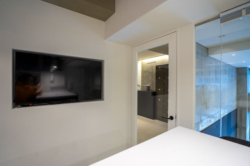 四ツ橋6名会議室 Centrum Meeting Room A - クリエイティブ ワークスペース