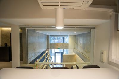 吹き抜け方向の景観 - クリエイティブ ワークスペース 四ツ橋6名会議室 Centrum Meeting Room Aの室内の写真