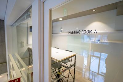 会議室への入り口 - クリエイティブ ワークスペース 四ツ橋6名会議室 Centrum Meeting Room Aの室内の写真