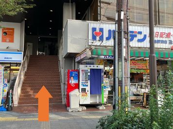 西側南口出てすぐ - 【徒歩1分 駅前ビル】レンタルスペース オレンジワーク緑地公園店 【特価￥495円〜】コワーキングスペース お1人様/1時間の外観の写真