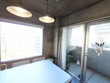 エクセルシオールスペース南池袋店 ✨ゴミ捨て無料✨コンクリート打ちっ放し|女子会・パーティー🍷の室内の写真