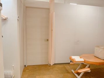 半個室スペースの入口 - minoriba_名駅四丁目南店 レンタルサロン　半個室スペースの室内の写真
