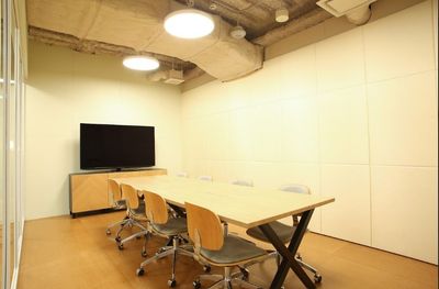 開放的な環境！ - assemble長岡 ご利用可能人数1～8名◆　会議室△(サンカク)の室内の写真