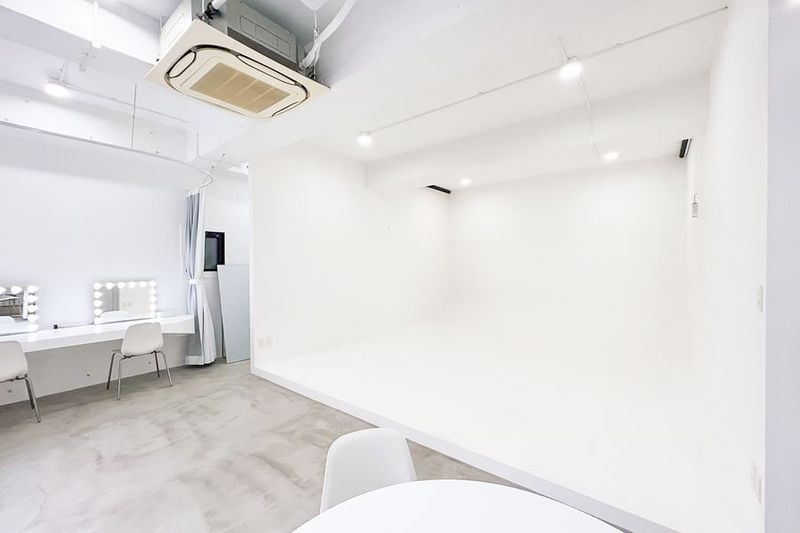 白ホリ撮影スタジオ - studio CURBON