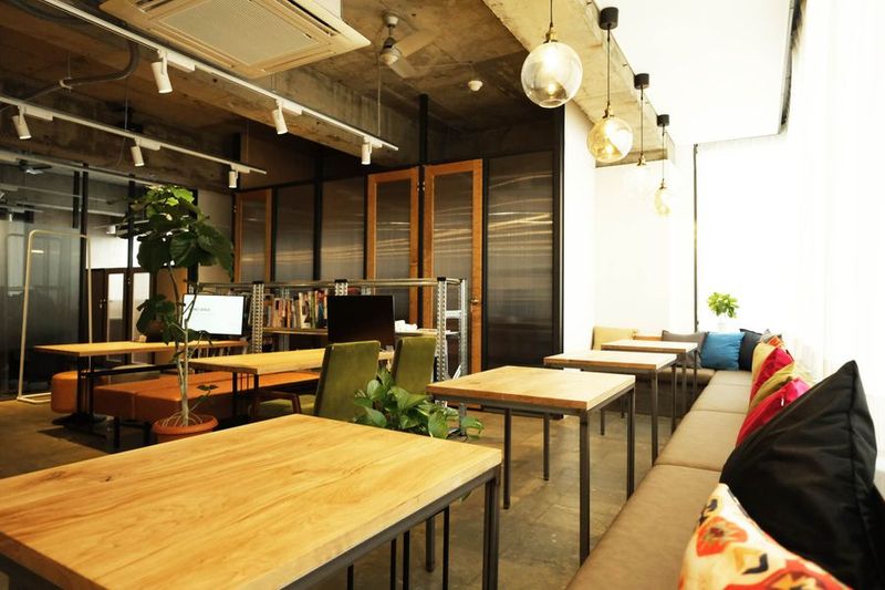 開放的な空間で仕事ができるワークスペース - MONZ SPACE(モンズスペース)