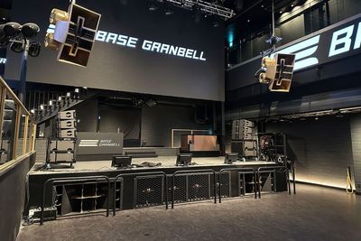 地下3階ステージ - BASE GRANBELL 大型イベントホールの室内の写真