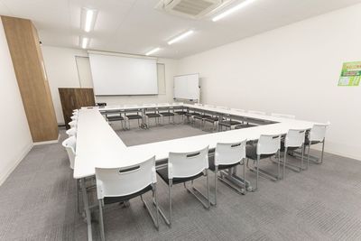 会議などに - リモートベースroom3の室内の写真