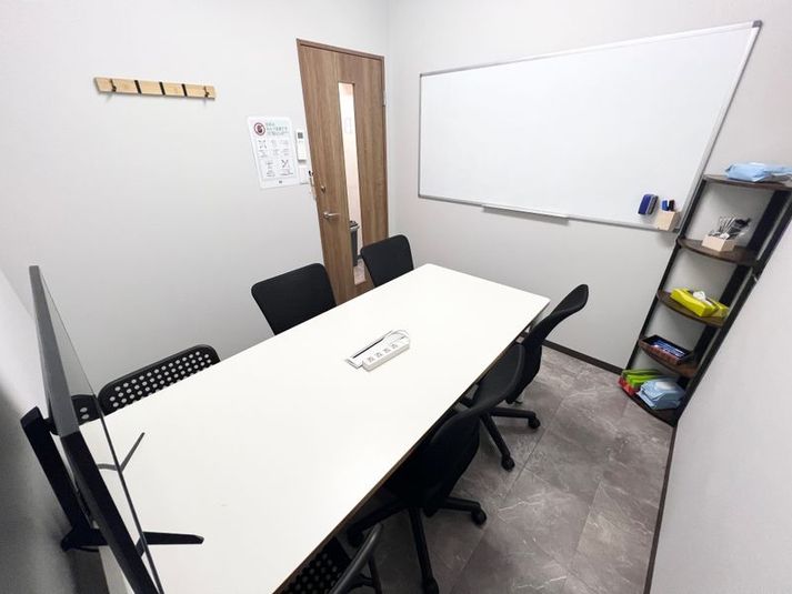 【原宿駅徒歩1分】RoomB（6名会議室） - いいオフィス原宿(旧いい会議室原宿)ナポレビル２F