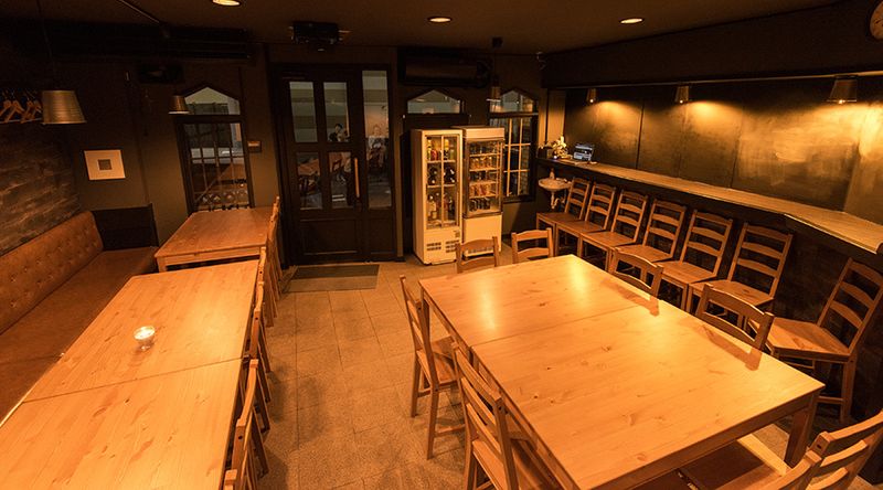 100㌅プロジェクター&カフェ - オムニバ金山尾頭橋1F