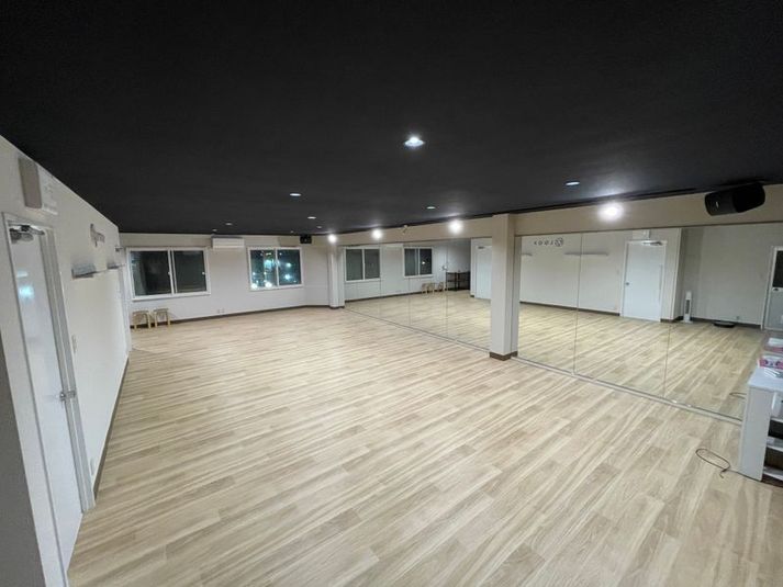 Dance studio LOOP 鏡、音響完備50㎡レンタルスタジオの室内の写真