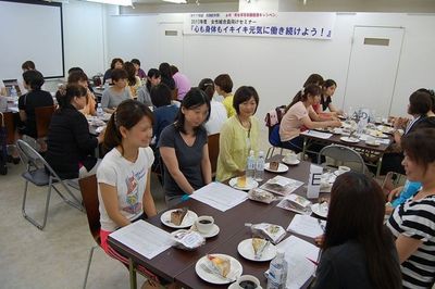 2F喫茶店にてドリンク注文も可能（要予約） - なんばカルチャービル 5F会議室の室内の写真